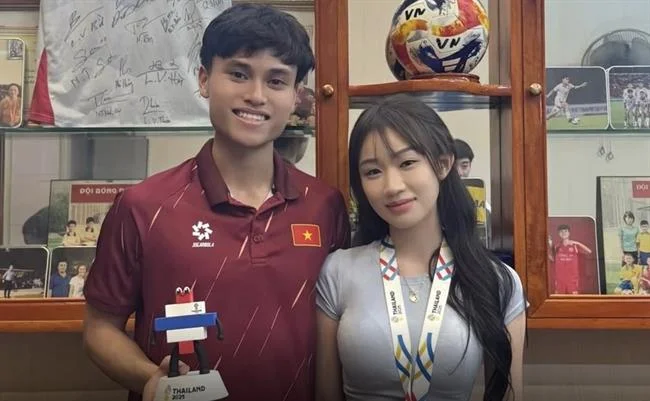 Đá gà cựa sắt 123b